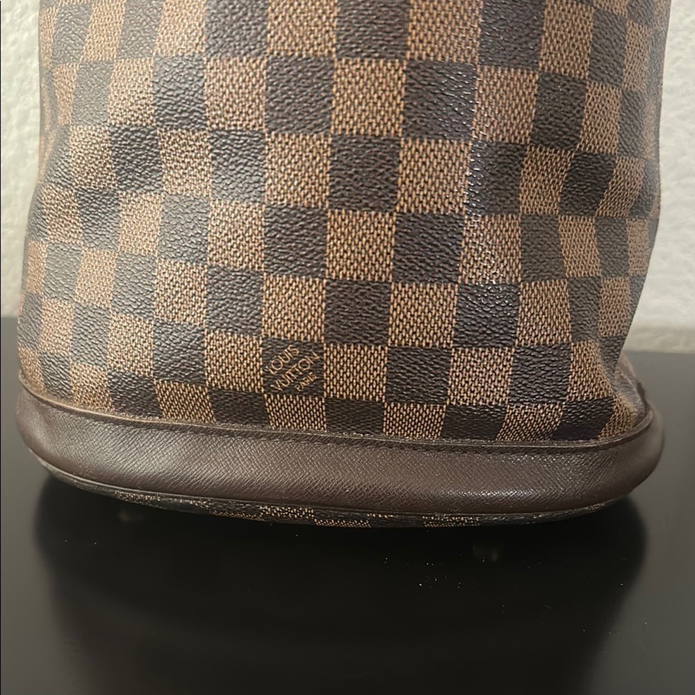 Louis Vuitton Damier Bucket Bag - Picture 5 of 9